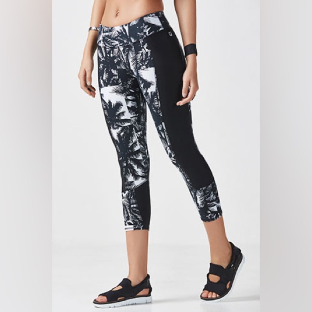 Fabletics Malibu Print Capri Leggings